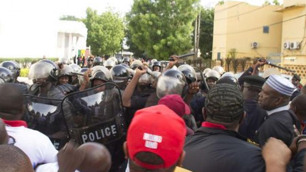 Manifestation dispersée au Mali: l'opposition réclame un accès égal aux médias