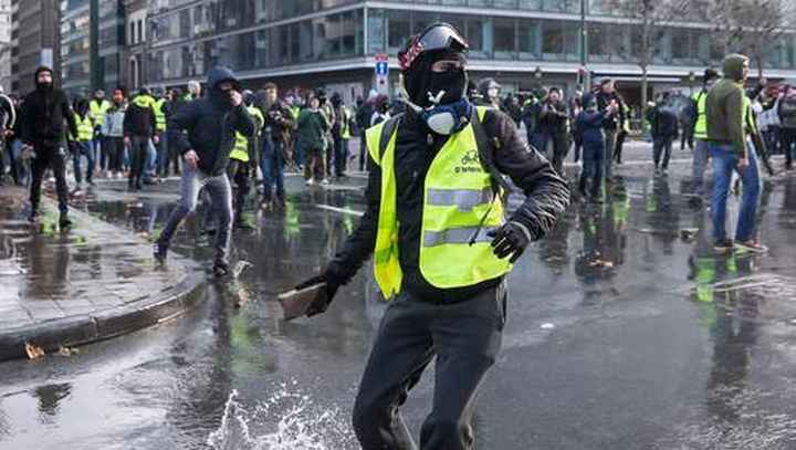 "Gilets jaunes": Les syndicats de police jugent les mesures insuffisantes