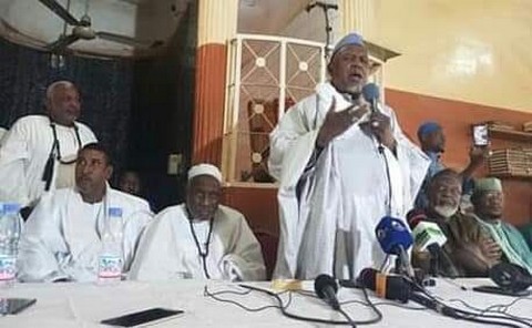 Info express. : Un rassemblement a eu lieu ce matin à la mosquée du quartier Badala où officie l'imam Mahamoud Dicko.