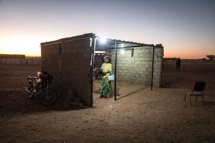 Migrants : terminus Niger (6/8). Sur les 14 000 Nigériens expulsés par Alger en 2018, la moitié sont des femmes et des mineurs qui fuyaient les crises alimentaires.