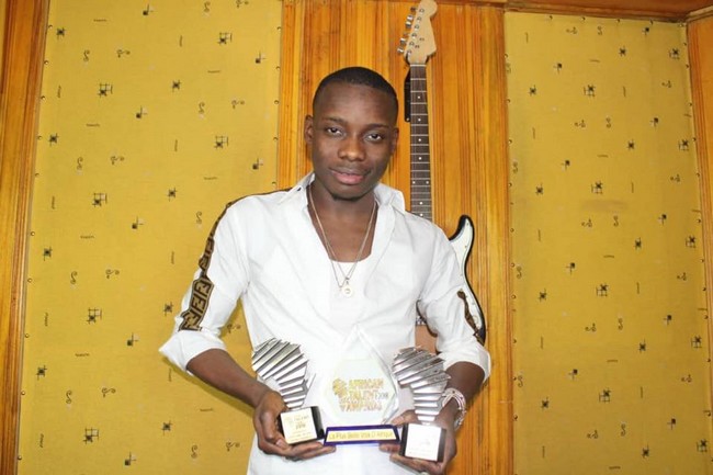 Grand vainqueur de la 2è édition  ''Africa Talent Awards'' avec trois prix :   Sidiki Diabaté devient le jeune artiste le plus récompensé de l'histoire du Mali