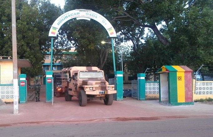 Attaque à la voiture piégée contre le camp de Koulikoro et le poste de contrôle