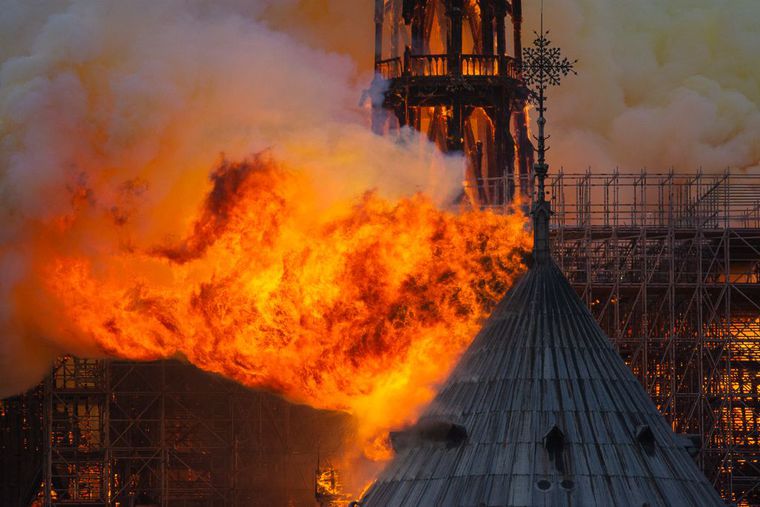 France : La police nomme la cause la plus probable de l’incendie de Notre-Dame de Paris, selon AP