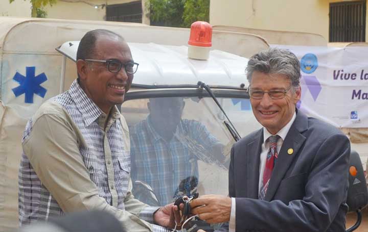 Le ministre Michel Sidibé après la réception de moto-médicalisées à Kayes : "Ces 109 moto-ambulances vont nous aider à changer notre dynamisme de soins"