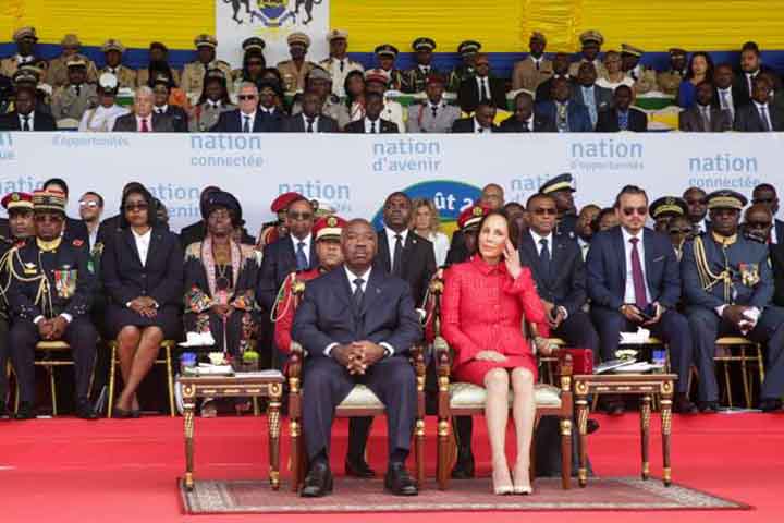 Dix mois après son AVC, le président Ali Bongo fait sa première apparition devant les Gabonais