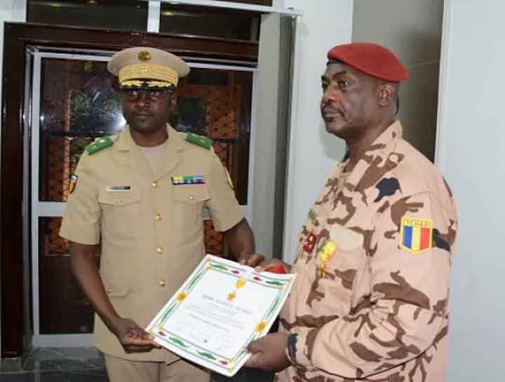 G5 Sahel : le commandant adjoint sortant décoré par le Mali.