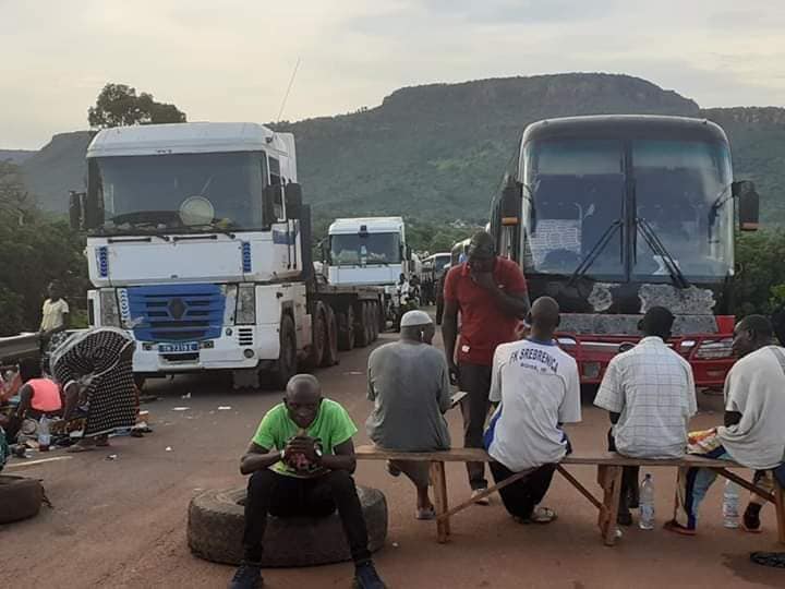 Blocage de la Route Kati-Kayes : Vendredi noir  pour les populations riveraines et usagers de la Route Nationale 3