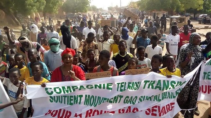 Gao : Des jeunes marchent pour dénoncer l'état de la route Gao-Sevaré et l'inertie de l'Etat...