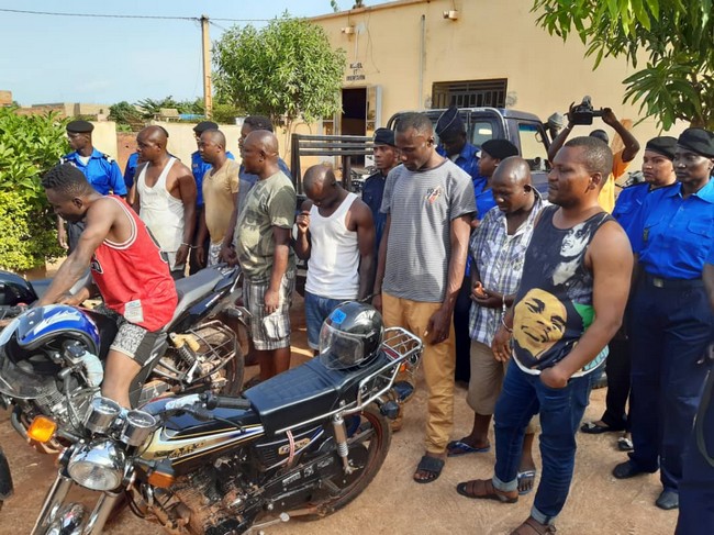 Mali : Commissariat de Police de Kalaban-Coro : Neuf (9) redoutables braqueurs  de nationalité nigériane opérant à motos arrêtés