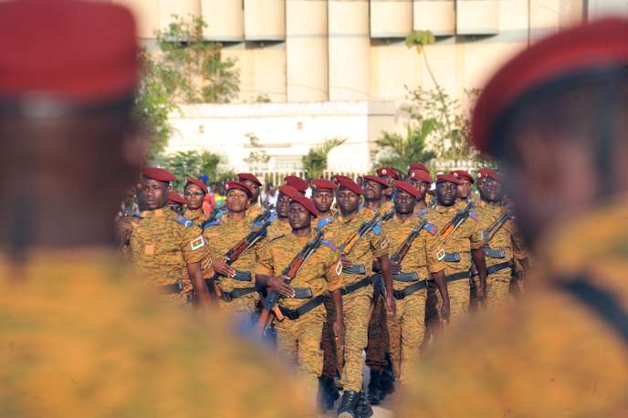 « C’est l’abattoir » : face aux attaques terroristes, la colère monte chez les militaires burkinabés