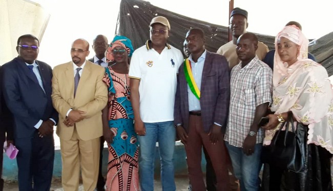 Visite du projet test « incubation en aviculture » : Le ministre Me Jean Claude Sidibé à la ferme avicole  de Mme Traoré Djénébou Tounkara de Fombabougou