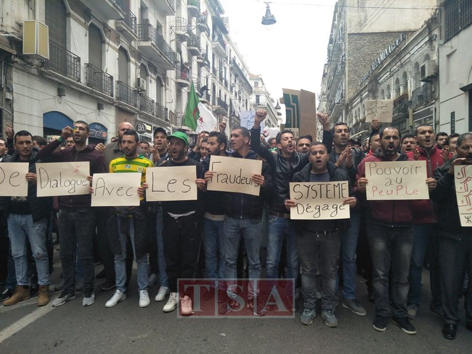 La rue algérienne baptise son nouveau Président algérien