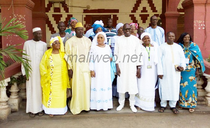 Mme Soham El Wardini, cheffe de la délégation de l'association  internationale des maires francophone (AIMF) : "Nous sommes venus à Bamako pour apporter notre soutien et notre compassion à Adama Sangaré..."