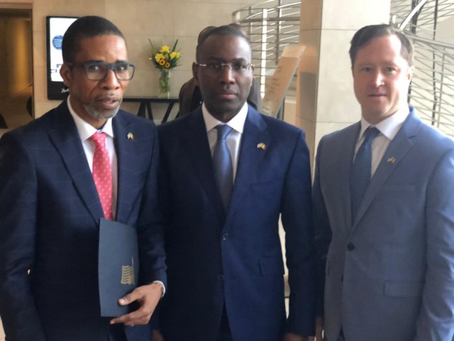 Les dirigeants du Group American  ABD Group JOHN Nevergole et Mohamed KÉÏTA notre compatriote signent une convention de financement avec le Gouvernement du Sénégal