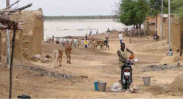 Mali: 6 civils revenant du marché tués par des hommes à moto