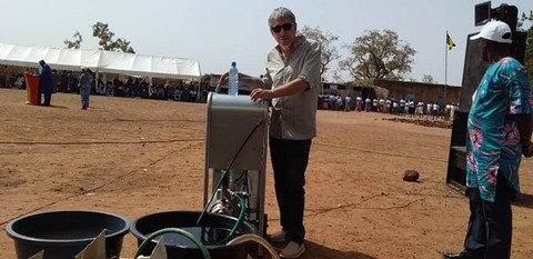 Maladies hydriques au Mali : La société SANA VIVO présente sa machine ultra filtrante pour une autonomie en eau potable