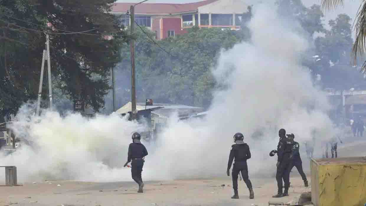 Coronavirus: des manifestants détruisent un centre de dépistage à Abidjan