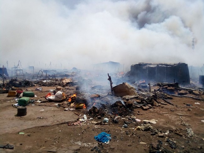 Bilan de l'incendie du marché à bétail de Faladié survenu le 28 avril dernier : Oumar Sow, un vieux de 86 ans, décédé  188 animaux calcinés dont 65 bœufs,  102 moutons, 14 chèvres, 2 chevaux et 3 chiens