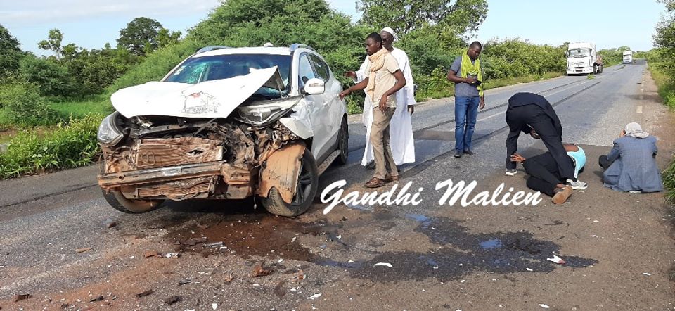 Mali/ : Un  véhicule du convoi de l’Imam Mahmoud Dicko victime d’un accident de circulation sur la route de Nioro du Sahel