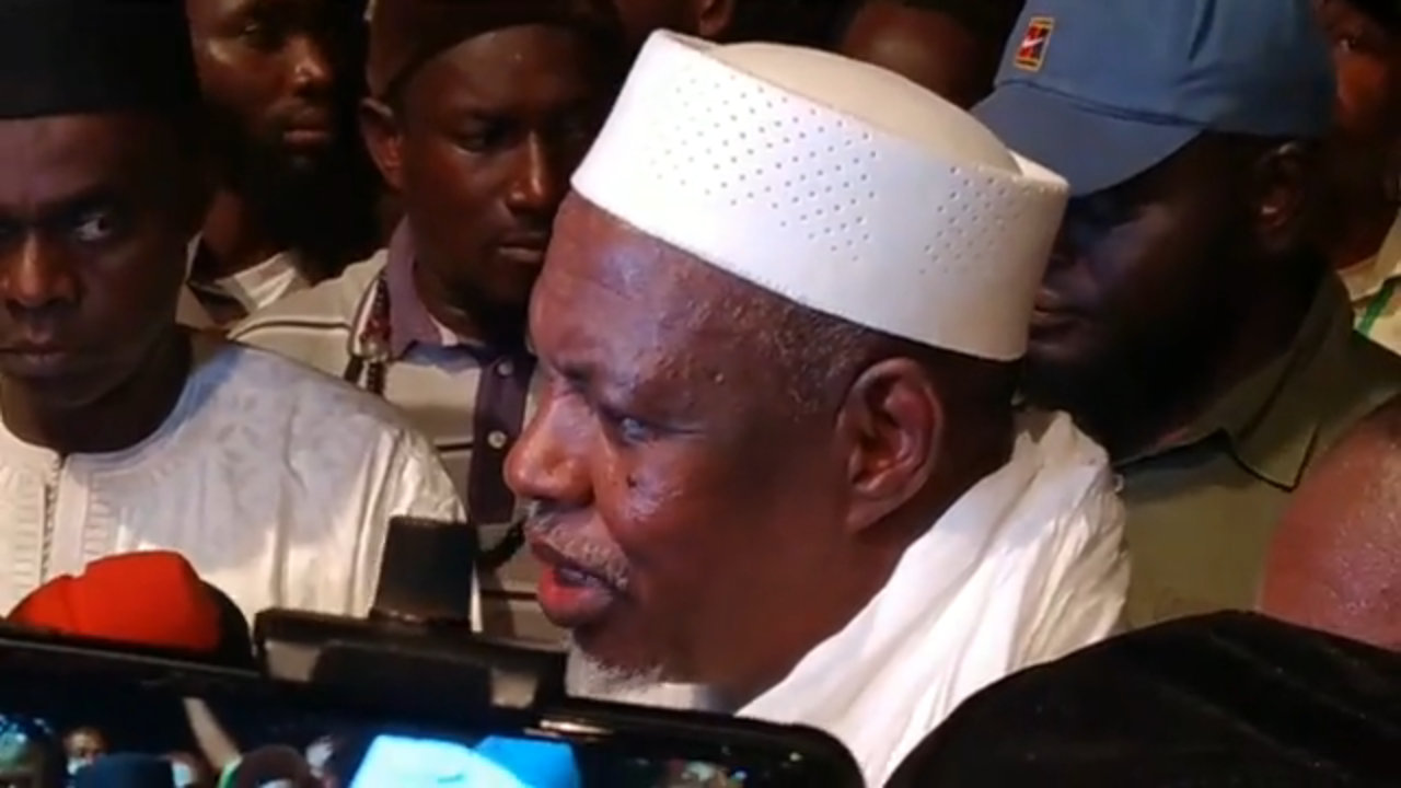 Le Cheick Imam Mahmoud Dicko lors de son point de presse d’hier : « Je demande à toutes les forces vives de la nation à se mettre ensemble pour un sursaut national ».