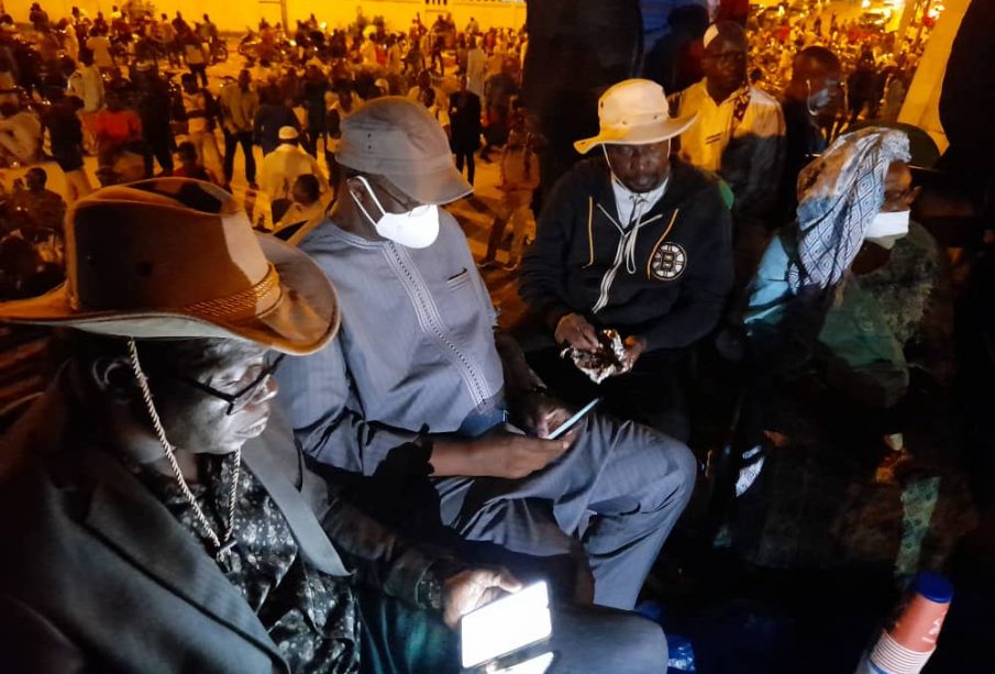 Rassemblement du M5 au Mali : Des manifestants passent la nuit à la Place de l’indépendance