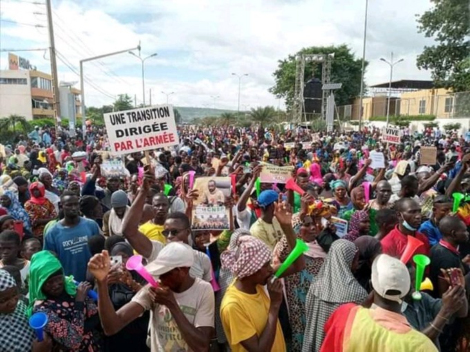 Crise politique   : Des Maliens réclament une transition militaire