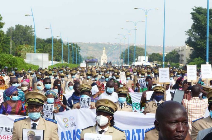 Bamako: les administrateurs civils battent le pavé pour exiger la libération des otages locaux