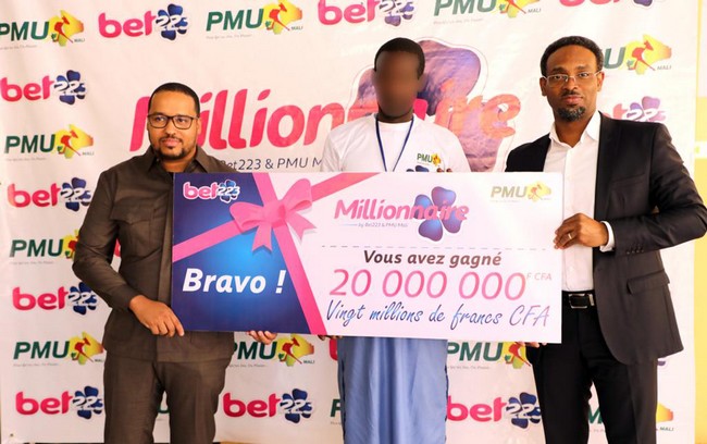 Gagnant du jackpot au jeu millionnaire du Pmu-Mali/bet 223 : Mamadou Kanadji a reçu son chèque de 20 millions de Fcfa