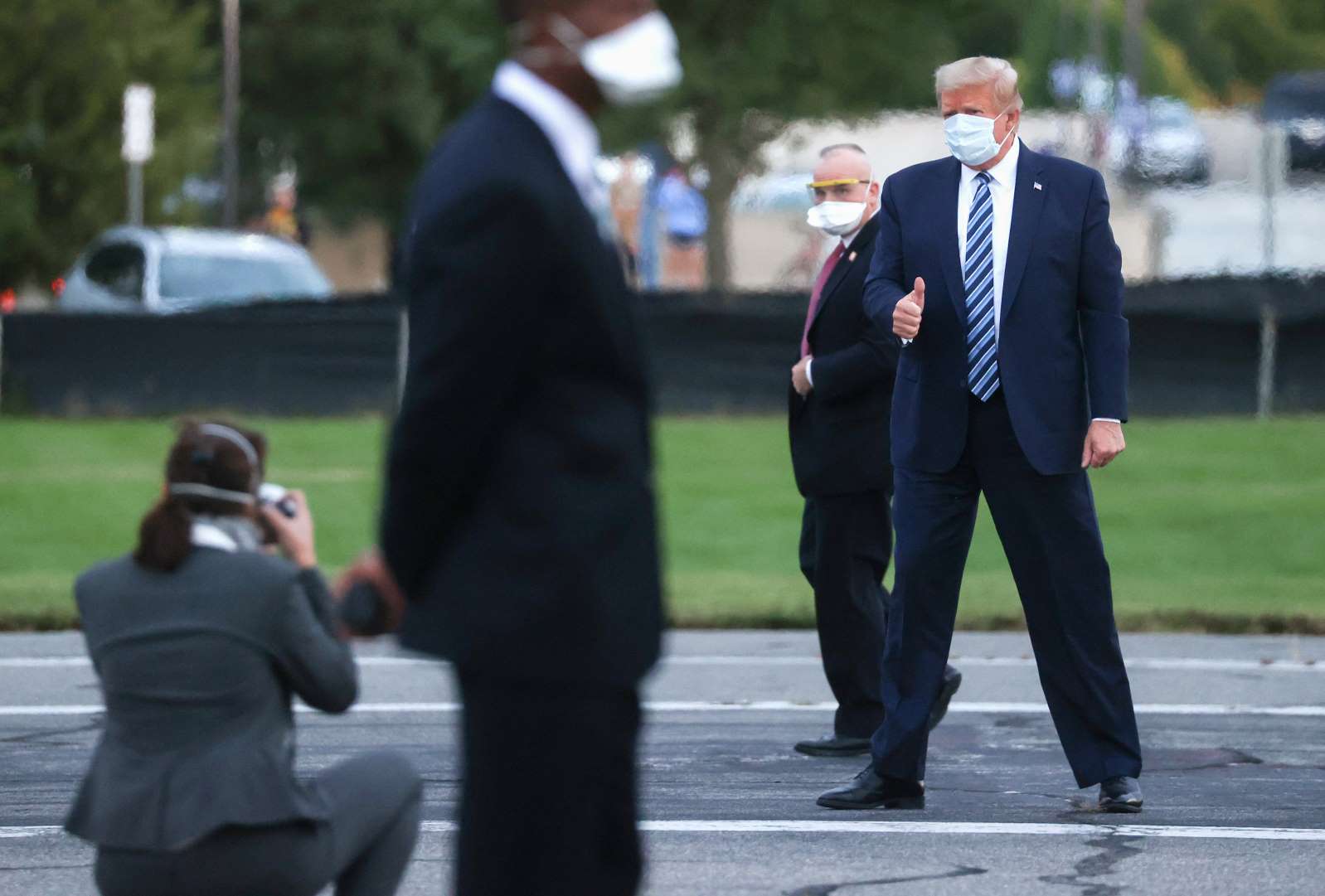 "N'ayez pas peur du COVID", dit Trump de retour à la Maison blanche