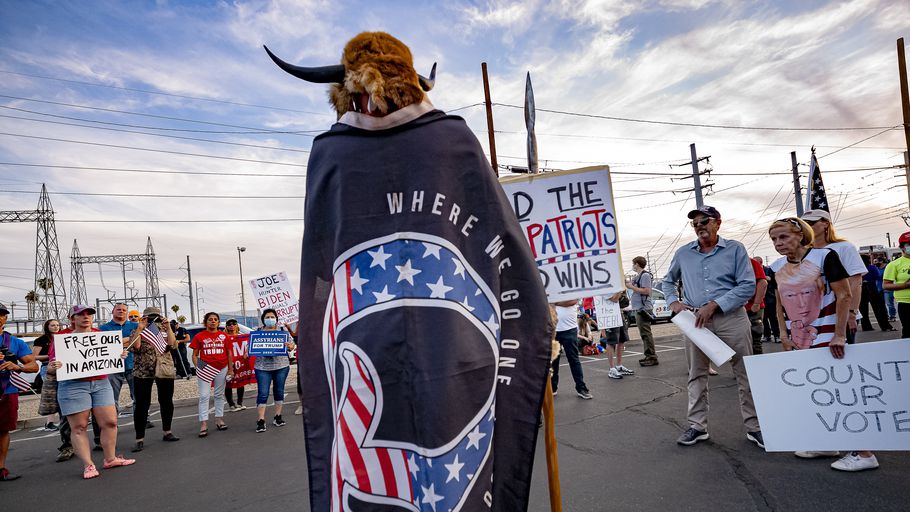 Election américaine : après la défaite de Donald Trump, la crise de foi des complotistes QAnon