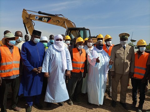 Le Ministre de l’Agriculture, de l’Elevage et la Pèche à l’Office du Niger et Fana :  Mohamed Ould Mahmoud et le PDG de l’Office ont lancé les travaux de réhabilitation de 700 ha à Kolongo pour booster la production agricole