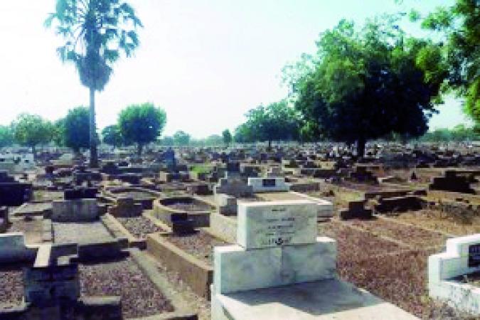 Cimetière de Sotuba : Quand l’argent mendié auprès des fidèles finit sa course dans un Bar