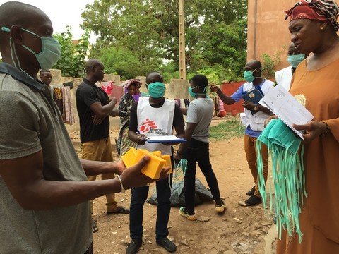 Face à la deuxième vague de Covid-19, MSF relance ses activités d’urgence à Bamako en appui au ministère de la santé.