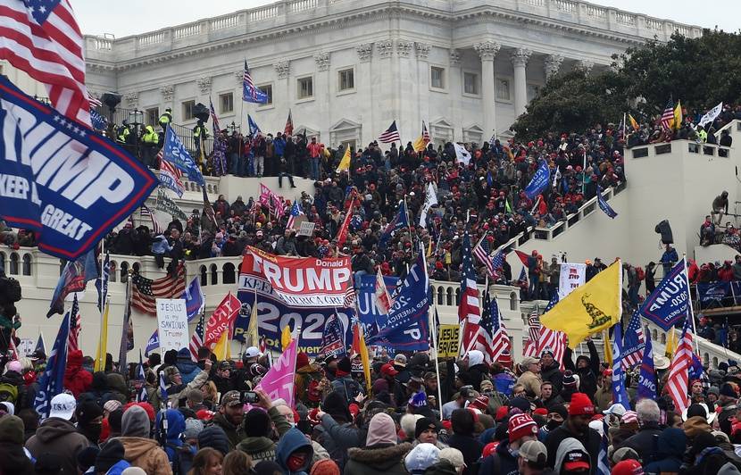 Violences à Washington : Comment les réseaux sociaux ont incité les pro-Trump à envahir le Capitole