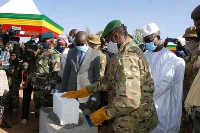 60e anniversaire de l’armée : le vice-président de la transition pose la première pierre de l’hôpital militaire à Banankoro