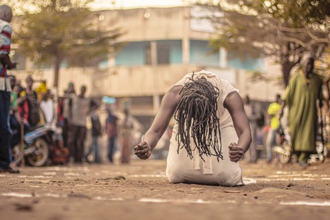 Danse contemporaine : Babita Ibrahim Maïga interroge la société  avec son "Esprit Bavard"