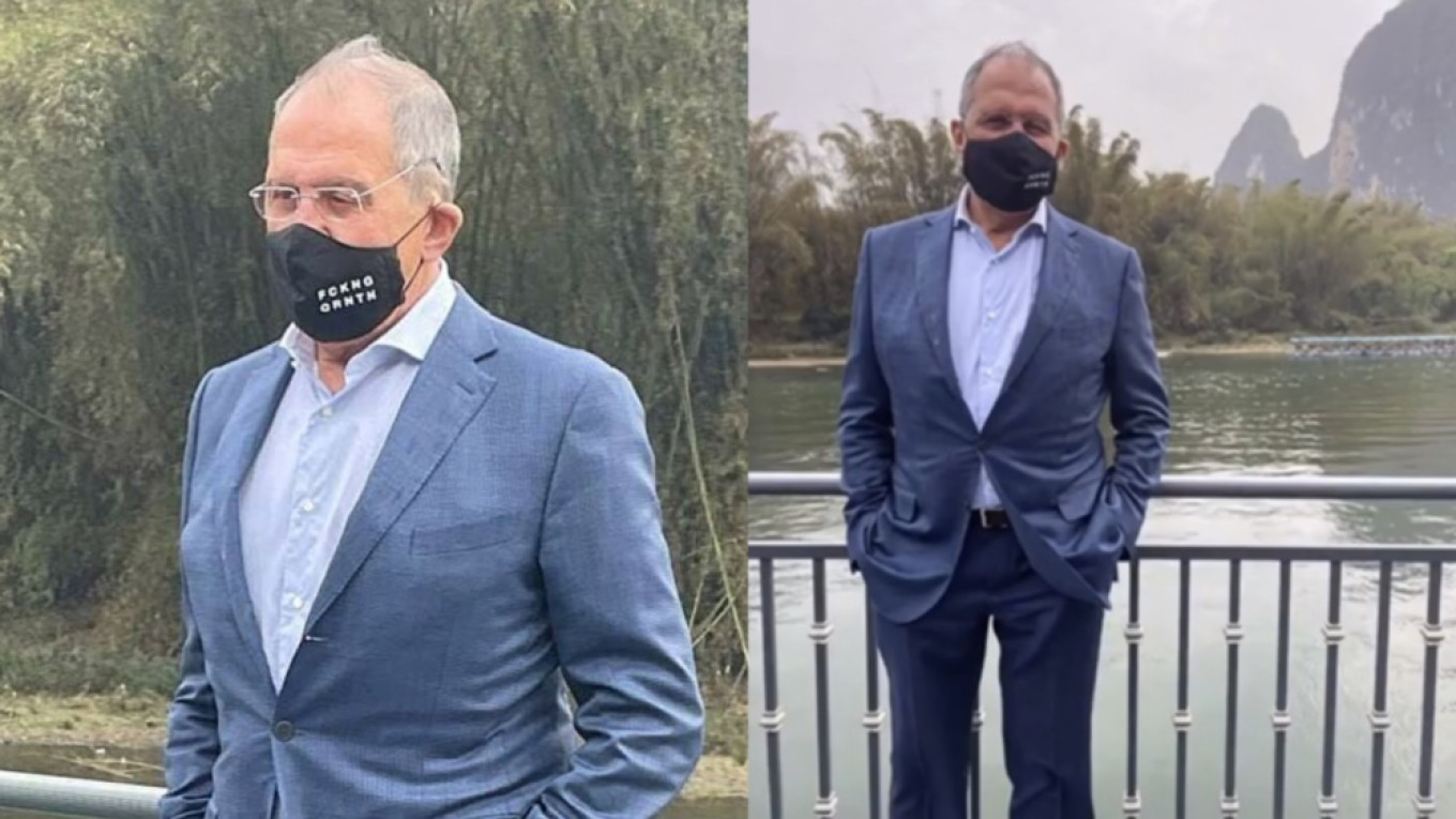 Le chef de la diplomatie russe pose avec un masque “P*tain de quarantaine” lors d'un voyage en Chine