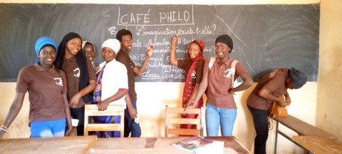 Café Philo : les élèves du lycée Mama Koné bénéficient du 1er numéro