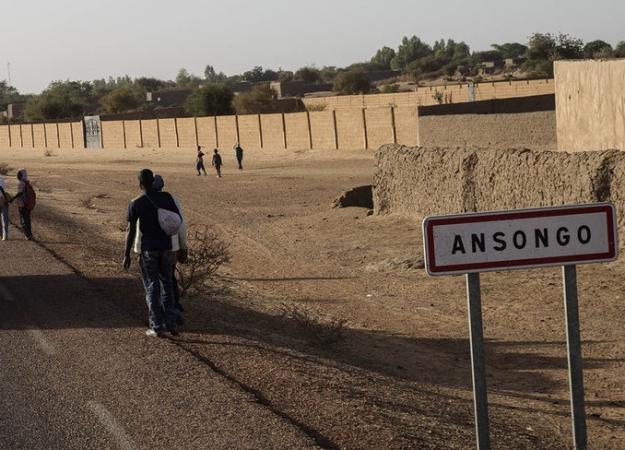 Mali : un convoi militaire français bloqué pendant quelques heures à l’entrée d'Ansongo