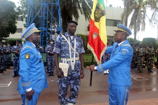 Passation de charges a la direction générale des Douanes : Amadou Konaté s'installe avec la promesse de meilleures performances Mahamet Doucara s'en va sous les vivats de ses pairs