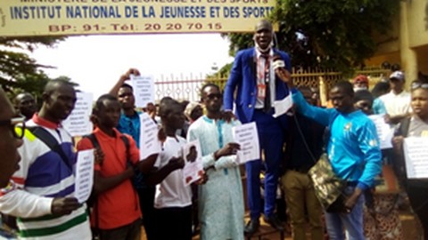 Institut National de la Jeunesse et des Sports :   08 mois d'arriérés de bourse