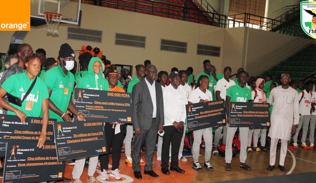 Après leur exploit aux compétitions africaines et internationales :  Orange-Mali offre 35 millions de Fcfa aux différentes équipes championnes de basket-ball