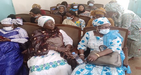 Collectif des femmes leaders de l'Untm et de la Cstm en assemblée générale : Sensibilisation des femmes sur les enjeux de la paix et de la cohésion nationale.