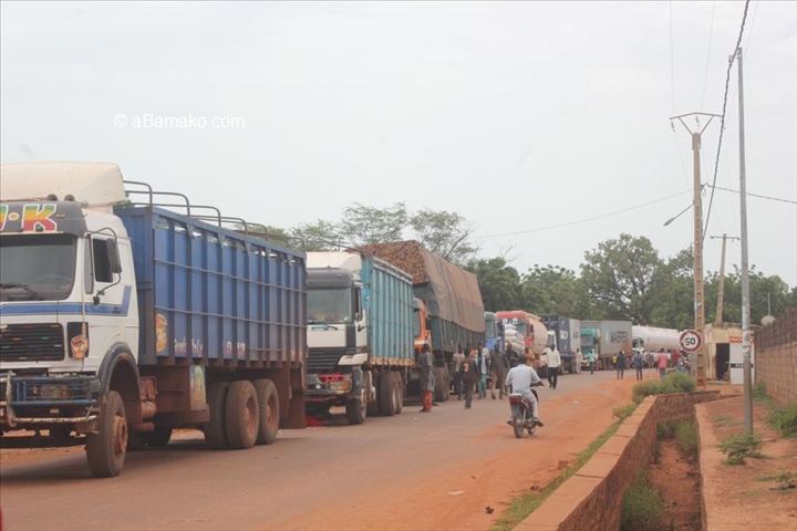 Deux camionneurs marocains tués et un autre blessé par des hommes armés au Mali (ambassade)