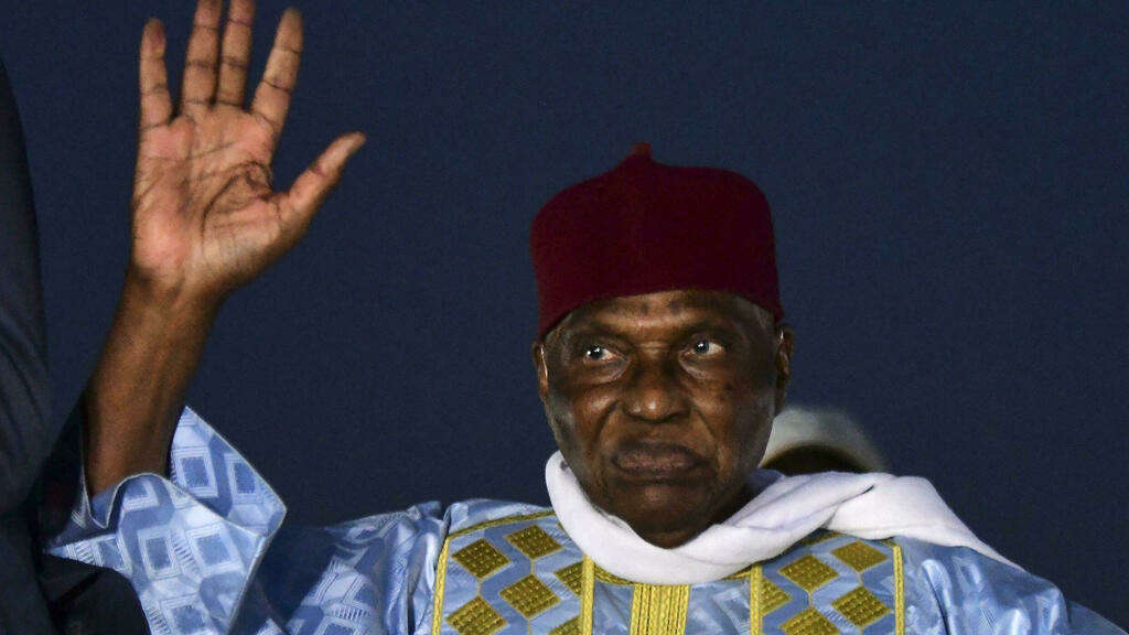 Guinée: l'ex-président sénégalais Wade prêt à accueillir Alpha Condé dans sa villa à Dakar