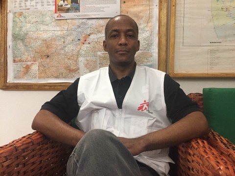 Dr.  Didier Tshialala, coordinateur médical MSF/Espagne :    «Nous avons relevé le plateau technique du CSCOM de Boni pour sauver des vies grâce aux transfusions sanguines réalisées sur place»