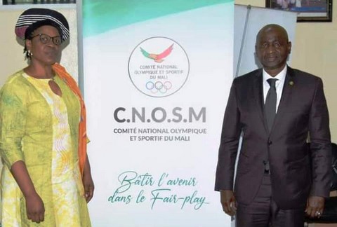 CNOSM-CONFEJES :  La Secrétaire générale Louisette-Renée Thobi chez Habib Sissoko