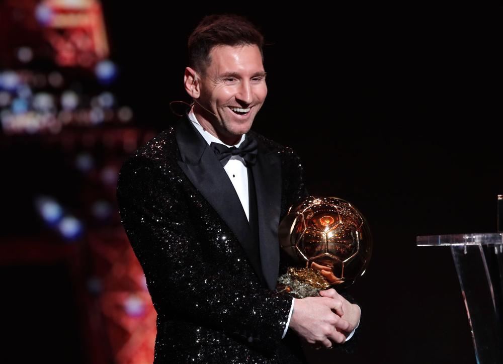 Ballon d'Or: la septième victoire de Messi fait grincer des dents