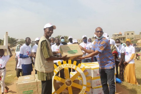 Humanitaire : Rotary-Club Bamako  Allassane Kanté fait une donation d’ une valeur de 1200  000FCFA au  Samusocial Mali