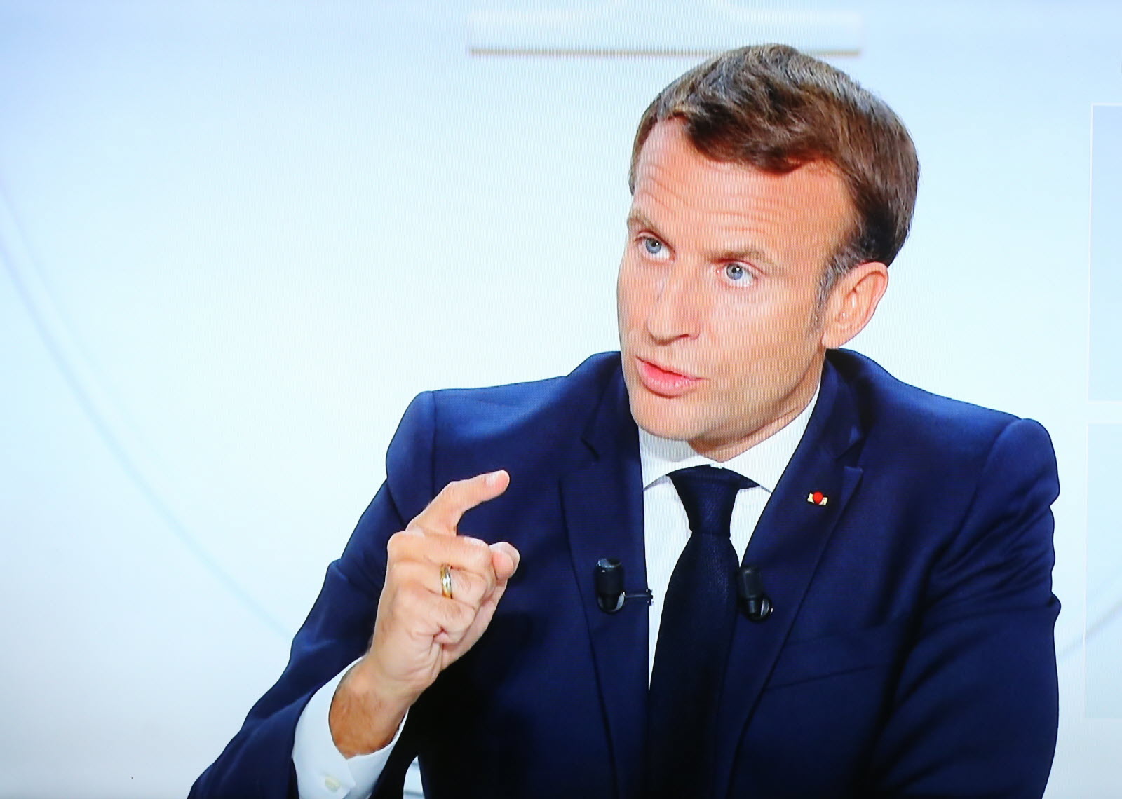 Focus : Macron pyromane !